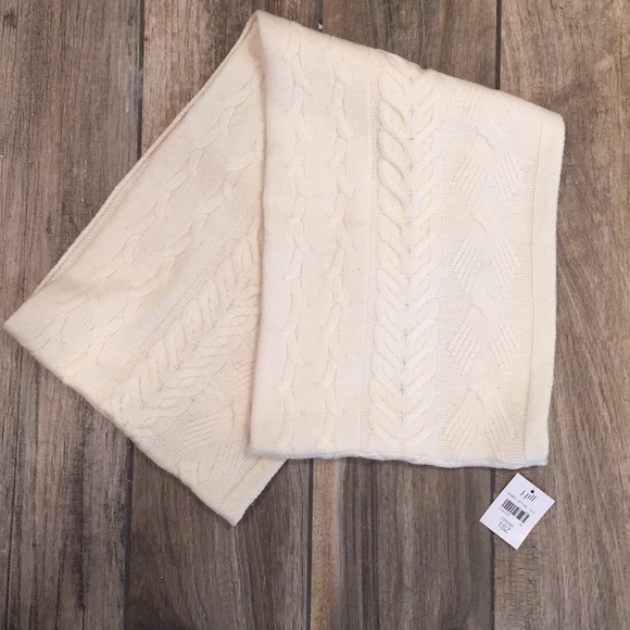 🧣 NWT J.Jill Infinity Cream Cable Knit Scarf 🧣 - Picture 3 of 5